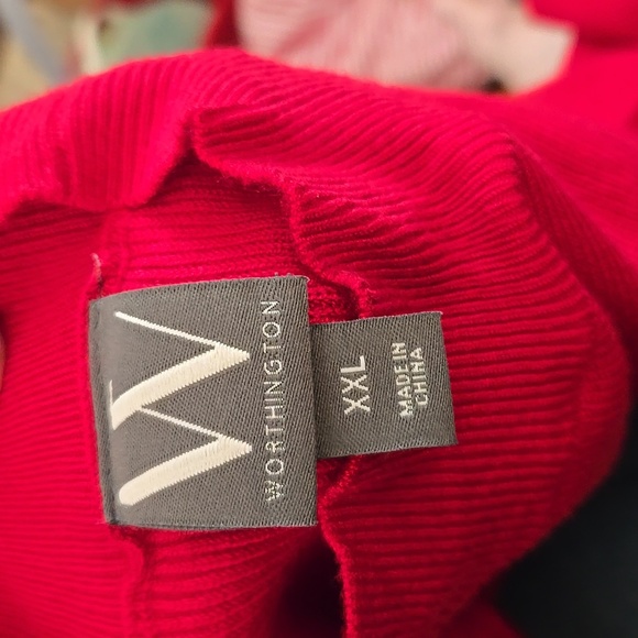 Red Sleeveless Top, mock turtleneck NWT - Picture 3 of 6